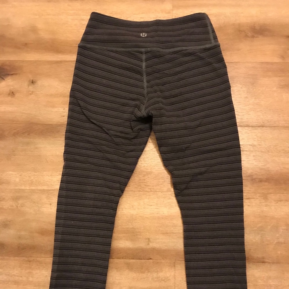 Lululemon Wunder Under Crop - Picture 5 of 5